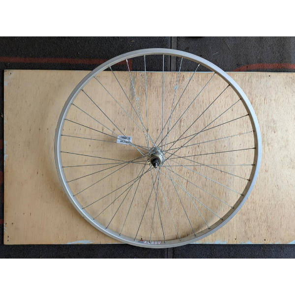 700c rear screw on hub wh71b