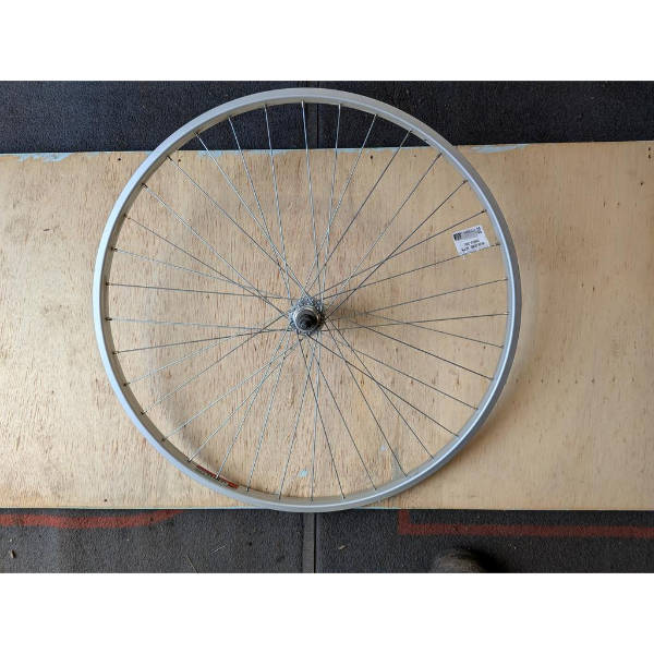 700c rear screw on hub wh77b